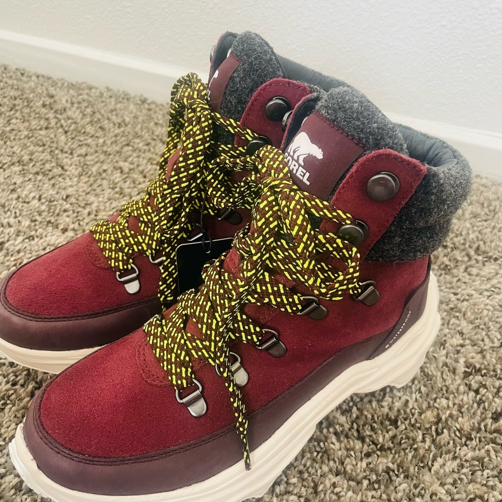 Sorel Burgundy and Black Winter Boots - Picture 2 of 8